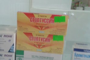 Почему на верхнем две "С", а на нижнем одна???