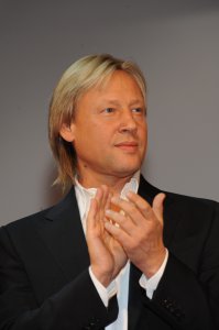 10 актеров, которые неузнаваемы в новых ролях