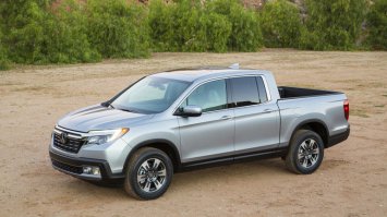 Автор - лох! Scion закрыли, а на фотке Honda Ridgeline, старая модель, надо было вот эту вывешивать!