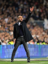 Не специалист, просто слежу за своим внешним видом и ношу, то что комфортно сидит.

И что постыдного? Все эти люди гомосеки?)