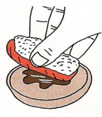 Рис в суши и ролах не должен касаться соевого соуса...
Но посетите любое кафе/ресторан - наши люди просто полностью топят их в соусе, и потом с удовольствием жуют это пересоленное месиво забивая полностью вкус всего остального... 
так что чужая кухня - это чужая кухня