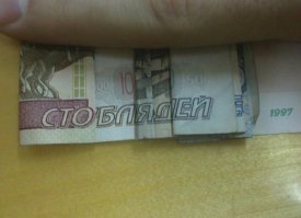 Сложил пазл из резаных денюшек