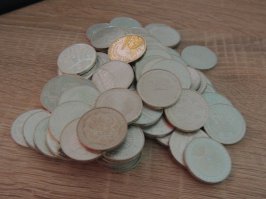 650 Евро серебром. Вес 1170 гр. По мне - так 3 бумажки удобнее:))