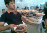 Вот не хотел бы, чтобы он мне тарелку принес
Тем более из нижнего ряда...  буэээ...  ((