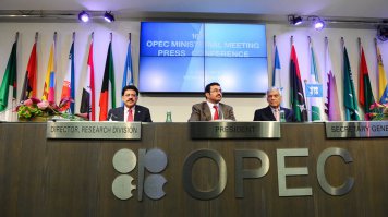 Пока есть нефть, электромобиль широкого распространения не получит.
