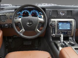 солянка из тяжелых внедорожников GM. перелицованный Шеви Сабурбан с двигателем и коробкой как на Хаме Н1 с поразительно похожей торпедой и рулем как у Н2..
1. торпеда Н1
2. руль Н2