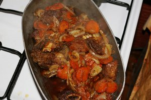 Раньше готовил в микроволновке, затем в мультиварке. Вчера на глаза попалась старая родительская "утятница", решил приготовить в ней - это нечто! Настоящее тушёное мясо, очень вкусно! И никакого программного обеспечения :)