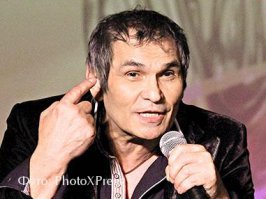 Девушка сделала себе забавную татуировку, чтобы показать, что она глуха на одно ухо