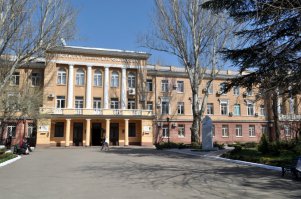 Мне в этом институте зрение на левом глазу спасли. Фото мои.