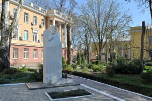 Мне в этом институте зрение на левом глазу спасли. Фото мои.