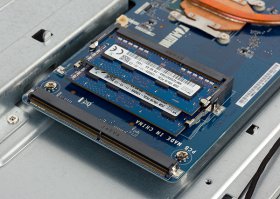 Эту машинку тестировал один известный компьютерный журнал еще в прошлом году. Правда в их варианте процессор был Intel, что впрочем, допустимо, если говорить о гражданском применении и экспорте. Но они еще опубликовали также фотографии элементной базы: фрагмент материнки, память, SSD-накопитель. И здесь как бы гордиться особенно нечем. Ибо только процессор - это слишком мало...