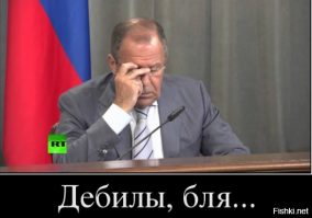 Полицейские пытаются прогнать водителя с места парковки своего начальника