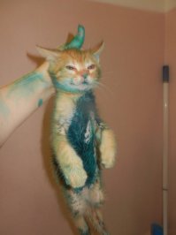 епать-колотить вот хозяева попали! это чудовище наверно всю квартиру зеленкой покрасил