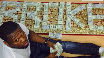 50 конечно суд проиграл, но ничего он ей не выплачивал, объявив себя банкротом. да посмотрите на наших депутатов, у которых из зарегистрированной собственности только холодильник и старый Жигули)