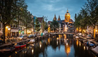 Хорошие у Вас кадры, но с обработкой они были бы значительно лучше. Я профессионал и зарабатываю фотографией уже много лет. Для каждого жанра фотографий есть свой метод обработки. Наименьшее её количество требует репортаж и жанр, свадебка и реклама вся стоит на обработке. Не знаю, что там пишут в книгах, но для моей работы отсутствие последующей работы с кадром невозможно. RAW формат, а проще говоря сырец, вообще не имеет собственного баланса, и несёт баланс белого скорее для предварительного ознакомления. И слава богу, что фотоаппарат не лезет своим видением в уже сделанный RAW снимок. Кстати, при съёмке в JPEG, именно фотоаппарат делает улучшательство и его количество всегда выбирается в меню камеры и чем дешевле камера, тем больше в ней этих самых улучшателей.

Далее пару слов по обработке. Я это делаю в три или четыре этапа. Первый - сортировка и выборка в лайтруме, нужно грохнуть 90-95% неудачных дублей, далее корректировка цвета, теней, баланса и граней, геометрия и аберрации, иногда нужно растащить снимок по спектру. Обработка идёт исключительно с помощью графического планшета. Обрабатывать мышью, этот как в стрелялки с клавиатуры играть. Затем повторная выборка, потому что часто без обработки снимка не видно. Часто на этом этапе снимки помогает выбирать заказчик. Затем полировка - выгрузка в ТИФ самых лучших и обработка уже фотошопом. Последний нужен чтобы подчеркнуть детали, убрать грязь и кое-где подправить линии. Вот только после этого снимок можно показывать заказчику как конечный вариант. 

Снимаю на Nikon D800 + 4 стекла N серии + гелиос 40-2