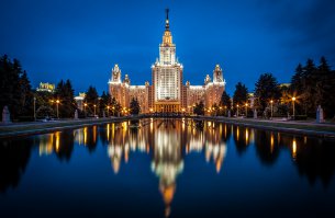 Хорошие у Вас кадры, но с обработкой они были бы значительно лучше. Я профессионал и зарабатываю фотографией уже много лет. Для каждого жанра фотографий есть свой метод обработки. Наименьшее её количество требует репортаж и жанр, свадебка и реклама вся стоит на обработке. Не знаю, что там пишут в книгах, но для моей работы отсутствие последующей работы с кадром невозможно. RAW формат, а проще говоря сырец, вообще не имеет собственного баланса, и несёт баланс белого скорее для предварительного ознакомления. И слава богу, что фотоаппарат не лезет своим видением в уже сделанный RAW снимок. Кстати, при съёмке в JPEG, именно фотоаппарат делает улучшательство и его количество всегда выбирается в меню камеры и чем дешевле камера, тем больше в ней этих самых улучшателей.

Далее пару слов по обработке. Я это делаю в три или четыре этапа. Первый - сортировка и выборка в лайтруме, нужно грохнуть 90-95% неудачных дублей, далее корректировка цвета, теней, баланса и граней, геометрия и аберрации, иногда нужно растащить снимок по спектру. Обработка идёт исключительно с помощью графического планшета. Обрабатывать мышью, этот как в стрелялки с клавиатуры играть. Затем повторная выборка, потому что часто без обработки снимка не видно. Часто на этом этапе снимки помогает выбирать заказчик. Затем полировка - выгрузка в ТИФ самых лучших и обработка уже фотошопом. Последний нужен чтобы подчеркнуть детали, убрать грязь и кое-где подправить линии. Вот только после этого снимок можно показывать заказчику как конечный вариант. 

Снимаю на Nikon D800 + 4 стекла N серии + гелиос 40-2