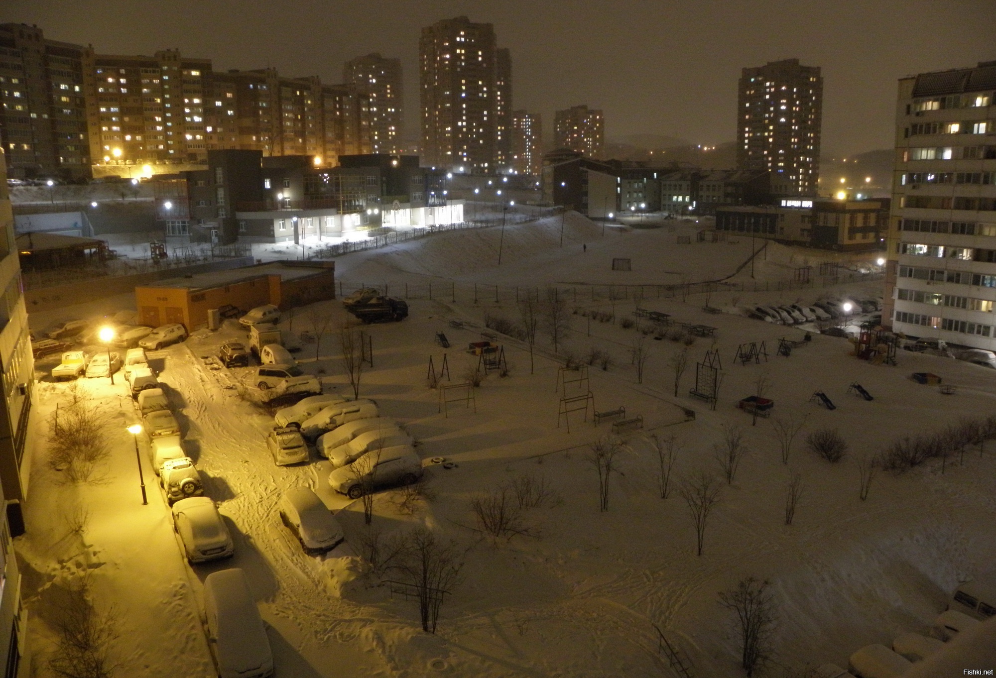 А у нас, зараза, решила напоследок попрощаться по-своему. Снег идёт. Завтра будет бо-бо - сердцем чую... :)