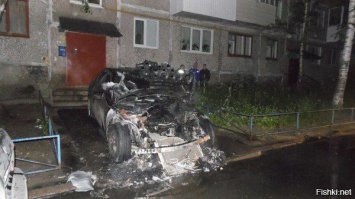 Так и я о том-же. Он походу даже не понял что машину сожгли за то что парковался как мудак. 
Хотя, чего ещё можно ожидать от человека, который вместо того что-бы купить квартиру в нормальном доме, вложил все деньги в машину.
Скорее всего потому-что квартиру никто не увидит (кроме нескольких гостей) а машину на улице увидят все.