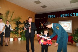 Максим - молодец. А что, автор, фоток-то пожалел?