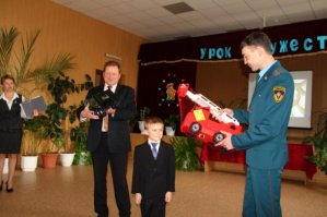 Максим - молодец. А что, автор, фоток-то пожалел?