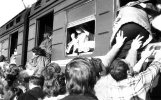 Сидели б вы лучше дома. 
Как хорошо на дорогах без вас!