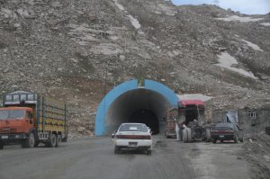 Узнаете? Надписи "МОСМЕТРОСТРОЙ" еще кое-где остались... ;-)