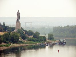 Эта фотка на фотошоп так и просится.