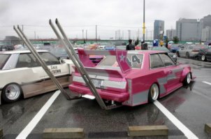 На счет вот этого Вы по ходу зря,это Япошкины приколы,Босодзоку Может в России выглядит как колхоз но за то у них это высшая степень привлекательности)