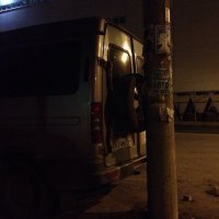 Запаска? Да просто лень ремонтировать замок на задней двери