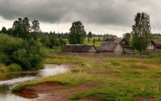 фотограф сам депресняк на фото разводит,и в деревнях есть положительное!!!