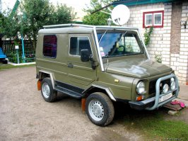 У нас во дворах похожая машинка стояла, их не так уж и мало было (в посте ранняя модель 967). ЛУАЗ, потому, что Луцкий авто завод.
ЛуАЗ-969 — это первый внедорожник, бывший предметом народного потребления, то есть, официально продававшийся «в личное пользование».
У него был двигатель от запорожца))))