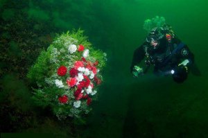 А как же все забыли про ЭТО??? 2 300 человек. 2 300 наших военнопленных. Это наш дайвинг-клуб на акции памяти под с. Затока.