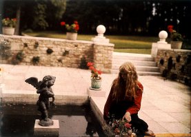 Напомнило. Одни из первых цветных фотографий.