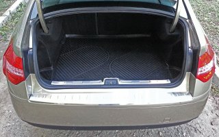 У моего С5 конечно не самый большой (около 500л), но не было ситуации, чтобы что-то не поместилось))