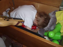 Мастера маскировки: 70 детей, которые играют в прятки как боги