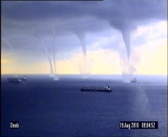 Не знаю, может ыбть в США торнадо и возникают чаще всего весной, а вот у нас на Черноморском побережье Краснодарского края, тоже знаменитом по смерчам районе, эти природные явления возникают чаще всего в августе-сентябре.
Ну НЕ ВСЕ нужно слепо перетаскивать из американских публикаций!!