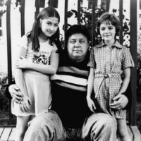 Алиса, Весельчак У и Юлька.