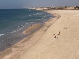 Израиль +31 окраина Тель Авива. 
Весна закончилась началось лето.
