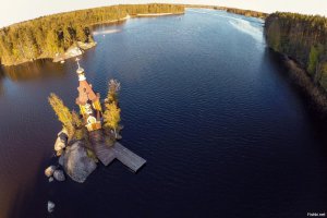 Супер! Интересные работы! Рука художника. Занимаюсь фотографией, но не получается передать мысли на фото. Некоторые могут. Пока не могу постичь, найти ракурс  не отчаиваюсь, все получится, но это - художники!!! Реально мучает.