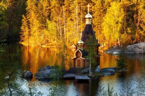 Супер! Интересные работы! Рука художника. Занимаюсь фотографией, но не получается передать мысли на фото. Некоторые могут. Пока не могу постичь, найти ракурс  не отчаиваюсь, все получится, но это - художники!!! Реально мучает.