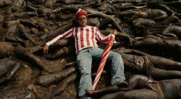 Кадр из фильма "Апокалипсис". Всего один кадр, сюжет наличие дядьки с зонтиком в принципе не предполагает, а в мозгах после просмотра картинка эта висит! Дооолго я этот фрагмент фильма пересматривал и понять ничего не мог, пока покадрово не пролистал.