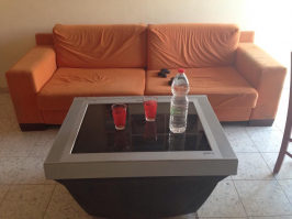 какашки на диване?))