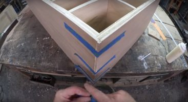 красавчик! просто и красиво..
и сразу видно - наш.. 
синяя изолента - форева!!!