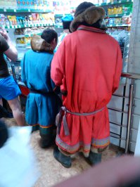 Долганцы в магазине у нефтегазодобыванцев.