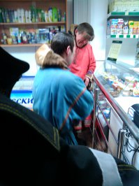 Долганцы в магазине у нефтегазодобыванцев.