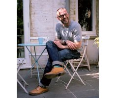 Таких, как на Вашем фото - полно и без подвернутых брюк. Вот, тоже с подвернутыми брюками парни: