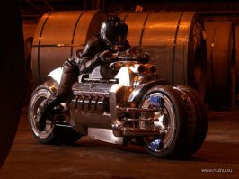 Tomahawk напрочь разрушает все барьеры обычного размышления о личном и каждодневном транспорте, это смелый и сильный удар по ежедневной посредственности. 

Tomahawk оснащен 10-цилиндровым V-образным двигателем от Dodge Viper объемом 8,3 литра и мощностью в 500 л.с.

Tomahawk разгоняется до скорости 97 км/ч всего за 2,5 секунды и имеет максимальную скорость почти 400 миль в час (644 км/ч). Каждая пара колес отделена друг от друга и имеет независимую подвеску. Четыре колеса были необходимы, чтобы справиться с таким мощным двигателем. 

Мотоциклы будут в эксклюзивном варианте и не смогут быть залицензированы, так что юридически их нельзя будет использовать на общественных дорогах. Председатель Крайслера заявил, что мотоциклы воплощают из себя, гоночные скульптуры и что компания будет продавать Tomahawk и девять точных копий по 555 000 тыс. долл. каждый.