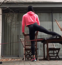 Мне нравятся девушки, как на первой картинке. На второй по-моему уже какой-то гламурный мужик...