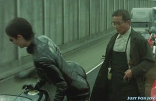 Японец реставрирует старые книги