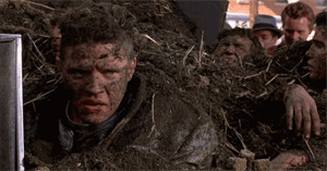 Девочка вытащила из грязевой ямы щенка